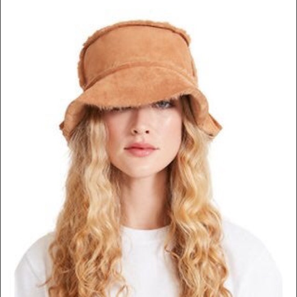 STEVE MADDEN Women’s Reversible Faux Fur Bucket Hat - Picture 3 of 6